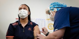 ਕੋਰੋਨਾਵਾਇਰਸ: ਨਿਊਜ਼ੀਲੈਂਡ ‘ਚ ਐਮਆਈਕਿਊ ਵਰਕਰ ਤੋਂ ਟੀਕਾ ਲਾਉਣ ਦੀ ਸ਼ੁਰੂਆਤ