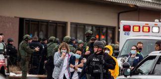 ਅਮਰੀਕਾ ਦੇ ਕੋਲੋਰਾਡੋ ਦੀ ਸੁਪਰ ਮਾਰਕੀਟ ਵਿੱਚ ਬੰਦੂਕਧਾਰੀ ਨੇ ਪੁਲਿਸ ਅਧਿਕਾਰੀ ਸਣੇ 10 ਨੂੰ ਮਾਰ ਮੁਕਾਇਆ ।