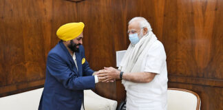 ਪੰਜਾਬ ਦੇ ਮੁੱਖ ਮੰਤਰੀ ਭਗਵੰਤ ਮਾਨ ਨੇ ਪ੍ਰਧਾਨ ਮੰਤਰੀ ਮੋਦੀ ਨਾਲ ਮੁਲਾਕਾਤ ਕਰਕੇ ਸੂਬੇ ਲਈ ਵਿਸ਼ੇਸ਼ ਪੈਕੇਜ ਦੀ ਮੰਗ ਕੀਤੀ