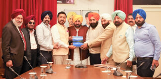 ਮੁੱਖ ਮੰਤਰੀ ਭਗਵੰਤ ਮਾਨ ਨੇ ਵੱਖ-ਵੱਖ ਦੇਸ਼ਾਂ ਤੋਂ ਆਏ ਪ੍ਰਵਾਸੀਆਂ ਨਾਲ ਮੁਲਾਕਾਤ ਕੀਤੀ, ਨਿਊਜ਼ੀਲੈਂਡ ਤੋਂ ਭਵ ਢਿੱਲੋਂ ਹੋਏ ਵਫ਼ਦ ‘ਚ ਸ਼ਾਮਿਲ