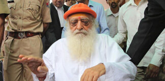 ਗਾਂਧੀਨਗਰ ਦੀ ਅਦਾਲਤ ਨੇ ਆਸਾਰਾਮ ਨੂੰ ਜਬਰ ਜਨਾਹ ਦੇ ਦੋਸ਼ ਹੇਠ ਉਮਰ ਕੈਦ ਦੀ ਸਜ਼ਾ