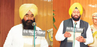 ਪੰਜਾਬ: ਕੈਬਨਿਟ ਮੰਤਰੀ ਵਜੋਂ ਗੁਰਮੀਤ ਖੁੱਡੀਆਂ ਤੇ ਬਲਕਾਰ ਸਿੰਘ ਨੇ ਹਲਫ਼ ਲਿਆ