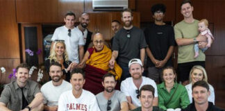 ਨਿਊਜ਼ੀਲੈਂਡ ਦੀ ਬਲੈਕ ਕੈਪਸ ਕ੍ਰਿਕਟ ਟੀਮ ਦੇ ਖਿਡਾਰੀਆਂ ਵੱਲੋਂ ਦਲਾਈ ਲਾਮਾ ਨਾਲ ਮੁਲਾਕਾਤ